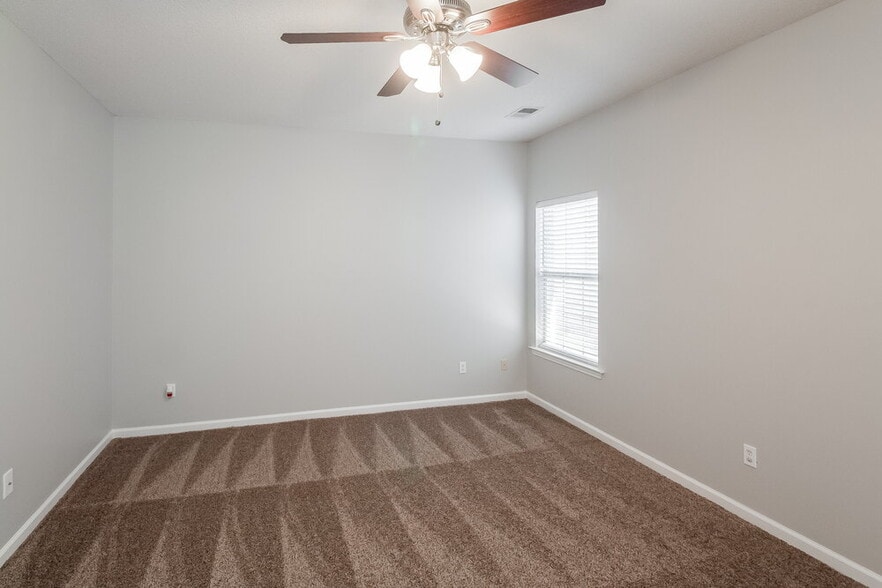 Building Photo - 10182 Sorrento Pl