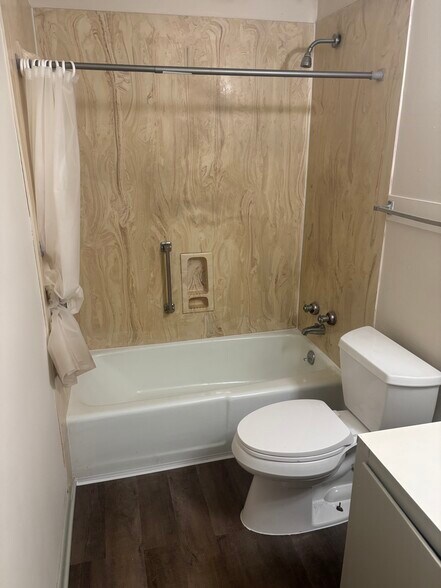 Building Photo - 837 N 6th St