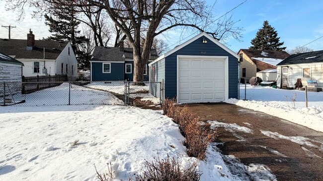 Building Photo - Charming 2BR Home with Yard and Garage in Northeast