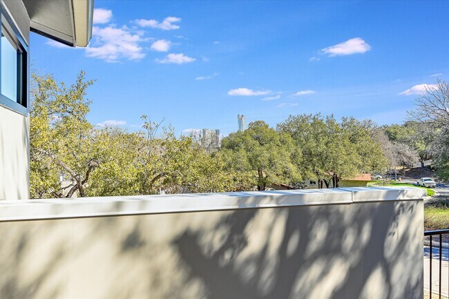 Building Photo - 2401 Trailside Dr