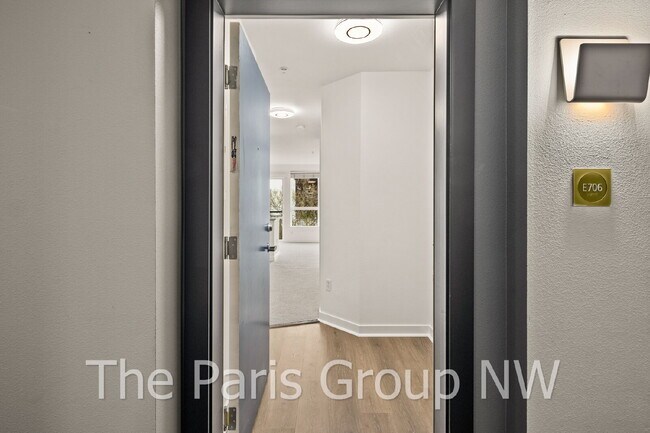 Building Photo - 1 MO FREE - Fab CapHill Condo * Ideal Location! Tons of Amenities! Fresh Paint & New Flooring! Ne...