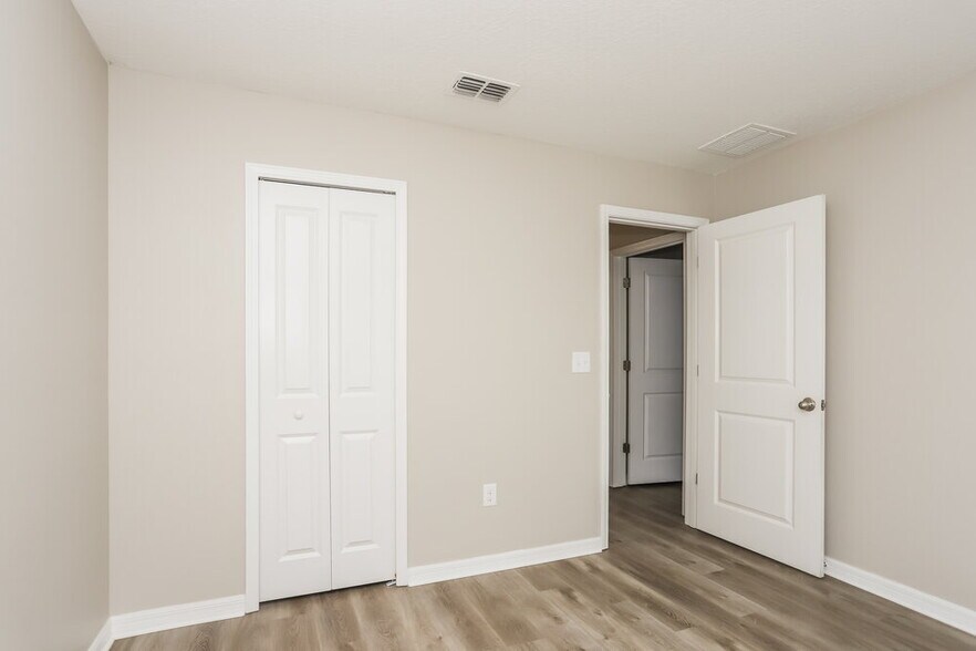 Building Photo - 15419 Dark Star Ln