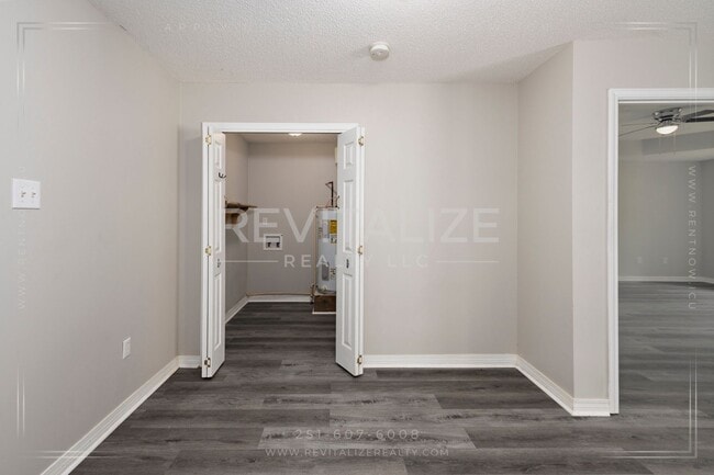 Building Photo - Newly Renovated Brick Home!