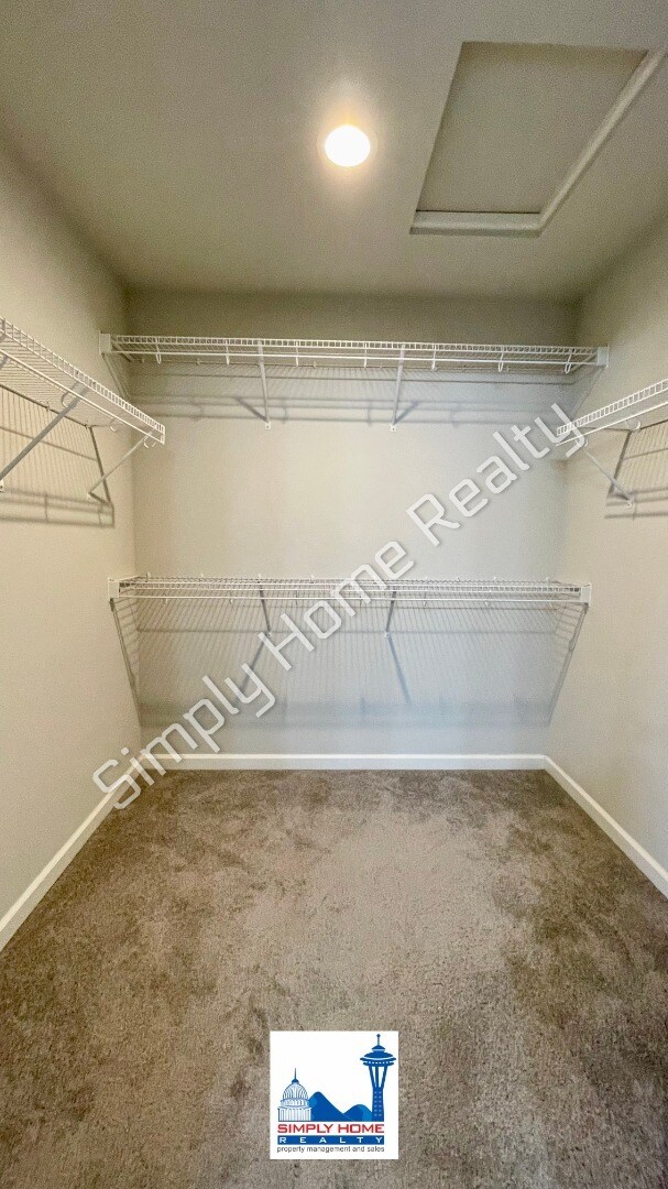Building Photo - Step Inside to this Home with Spacious & Flexible Living!