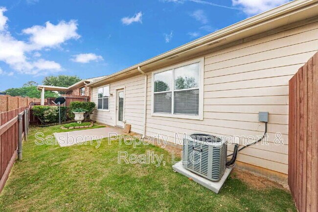 Building Photo - 252 Heritage Hill Dr