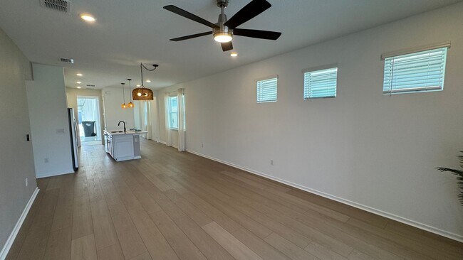 Building Photo - Unfurnished Annual Rental Available Now