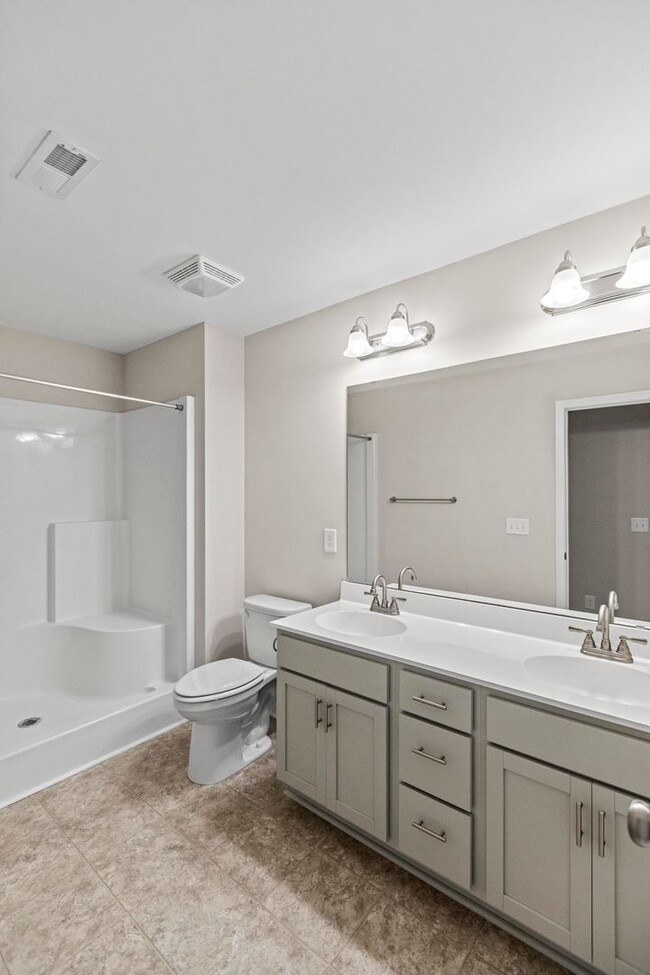 Building Photo - Large 3br Stonebay Townhome AVAILABLE NOW!