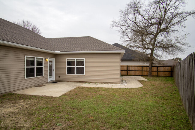 Building Photo - 143 Creve Core Dr