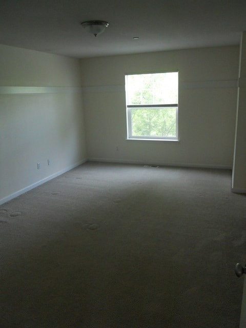 Building Photo - DUPONT! 3 BEDROOM 2.5 BATH CONDO WITH 2 CA...