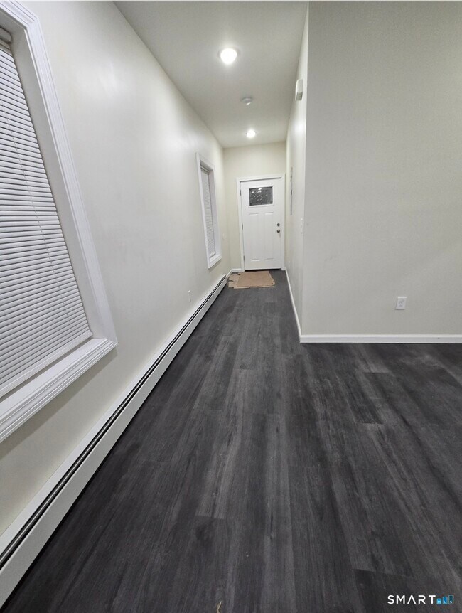 Building Photo - 48 Brook St