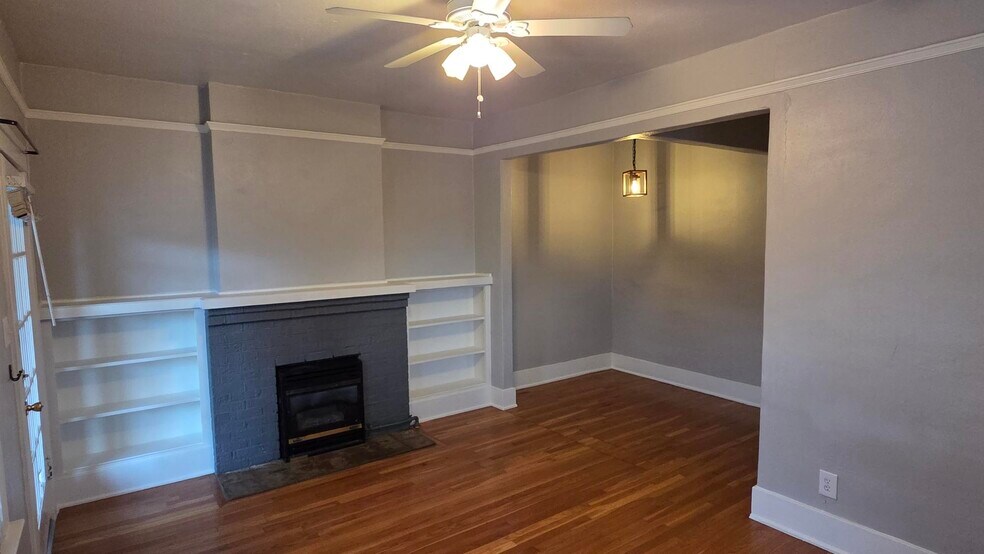 Built in shelves - 819 N 5th Ave