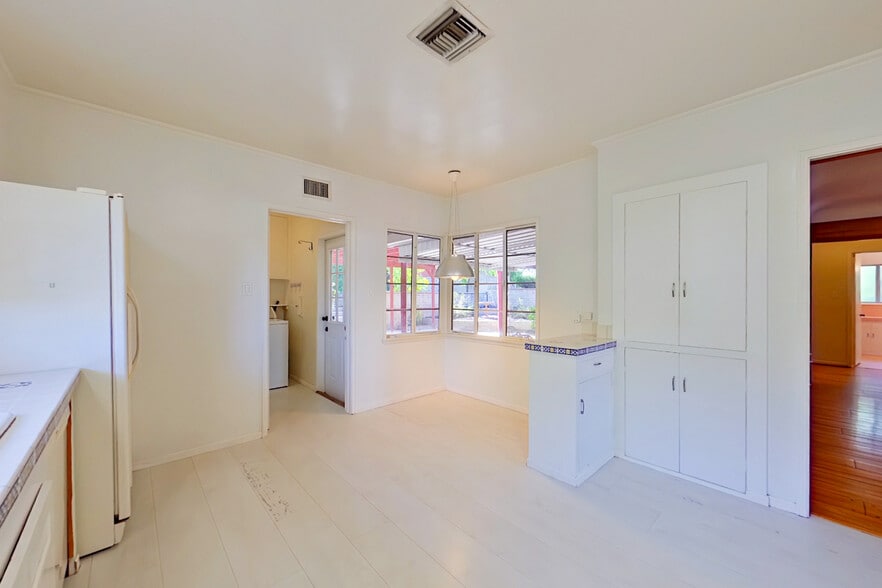 Building Photo - 1462 Glengarry Rd