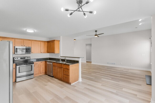 Building Photo - 1704 Ballentine Ln