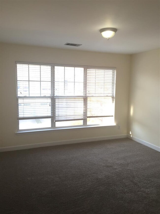 Building Photo - Large townhome near Percy Priest Lake
