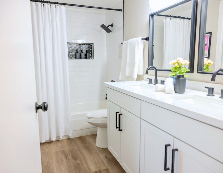 Building Photo - 7804 Sparkle Ave