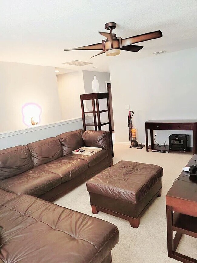 Building Photo - Spacious 4-Bedroom Home in Amelia Walk wit...