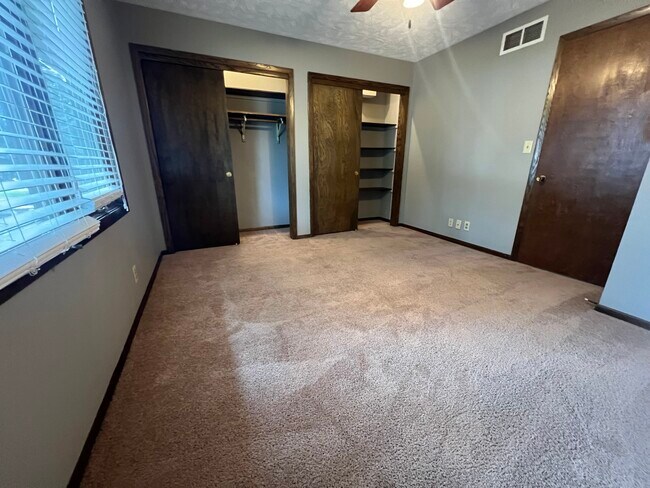 Building Photo - 5034 Meredeth St