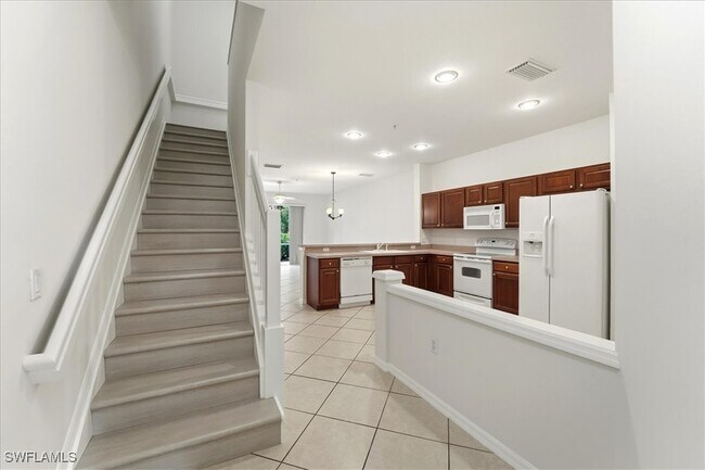 Building Photo - 1059 Albany Ct