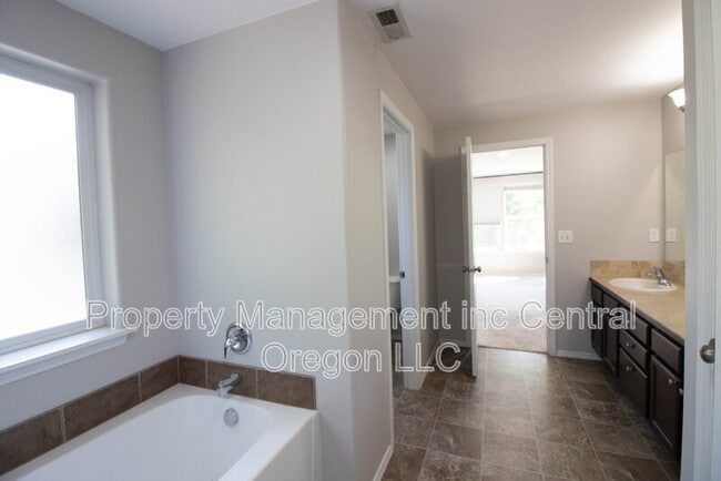 Building Photo - 20278 Knightsbridge Pl