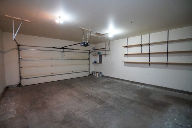 Building Photo - 11301 W Goldenrod Ave