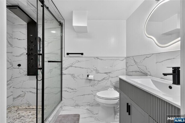 Building Photo - 8 Coyles Ct