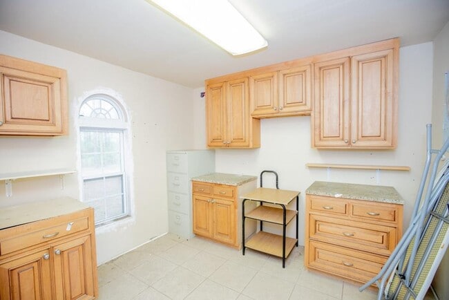 Building Photo - 100 Sweetbriar Lakes Dr