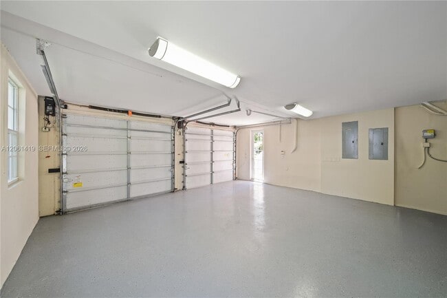 Building Photo - 7745 SW 54th Ave