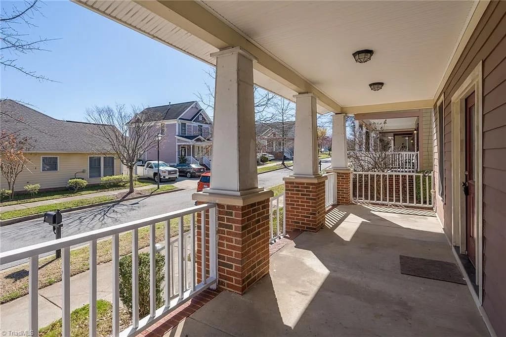 Building Photo - Room in House on Integrity Oaks Dr