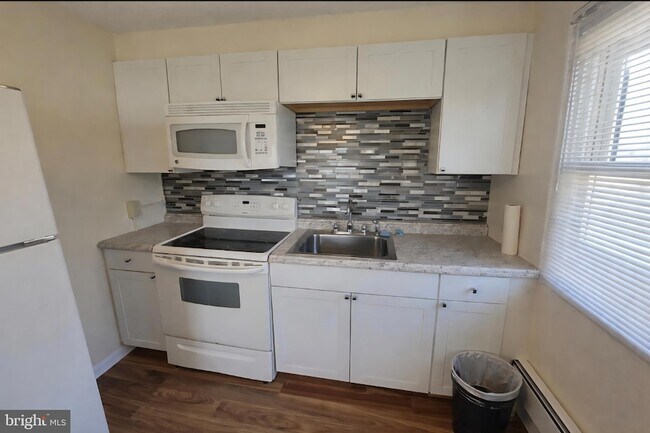 Building Photo - 81 Chestnut St