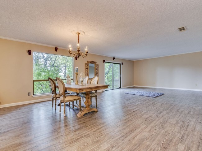 Building Photo - 9305 Springwood Dr