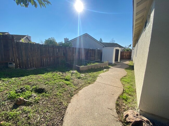 Building Photo - 9225 Sweetdale Ct