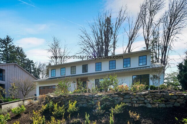 Building Photo - Lake Oswego Beauty Next to Tryon Creek