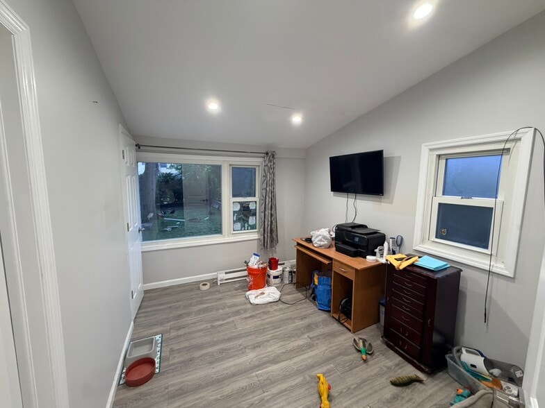 Building Photo - 10 Dunstan Dr