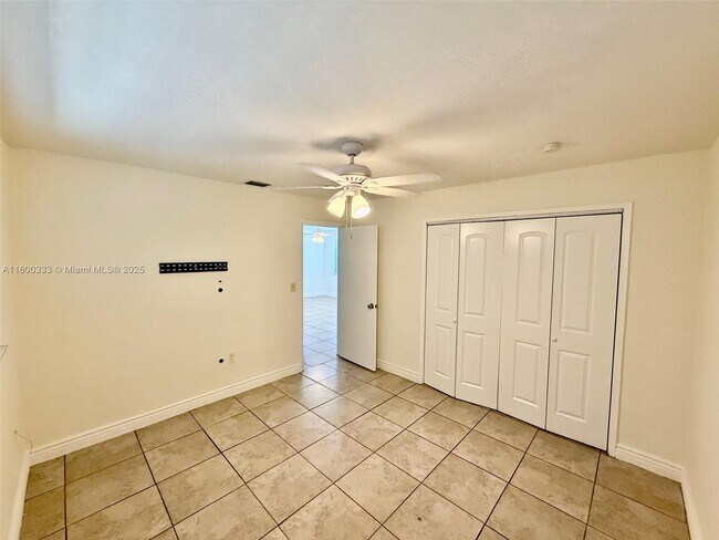 Building Photo - 2633 NW 9th Ave