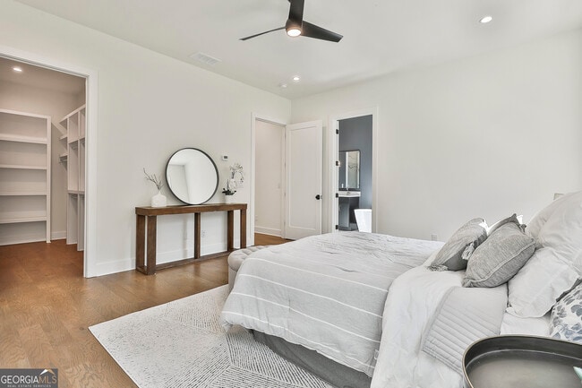 Building Photo - 940 Laurel Brooke Ave