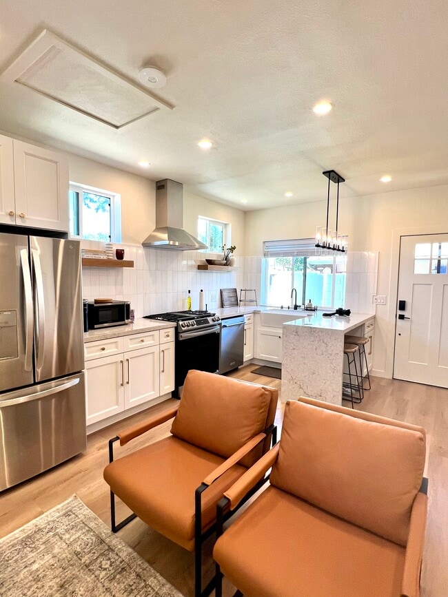 Primary Photo - 16098 Calahan St