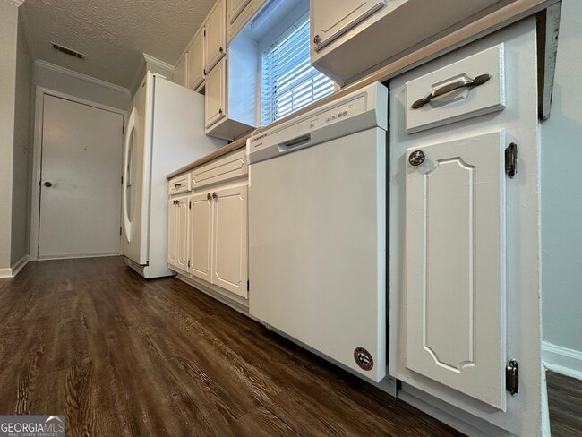 Building Photo - 345 Cornwallis Way