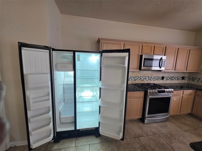 Building Photo - 2715 Riverhollow Ln