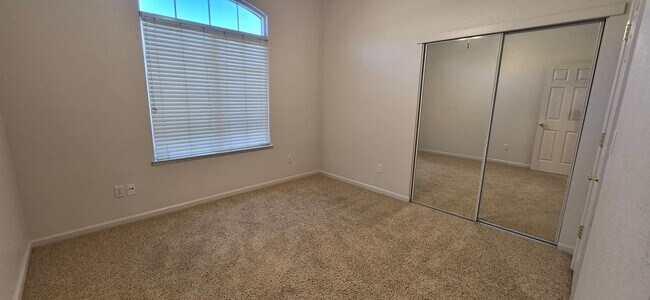 Building Photo - 1085 Crystal Springs Dr