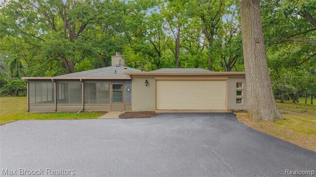 Building Photo - 3988 Lakeland Ln