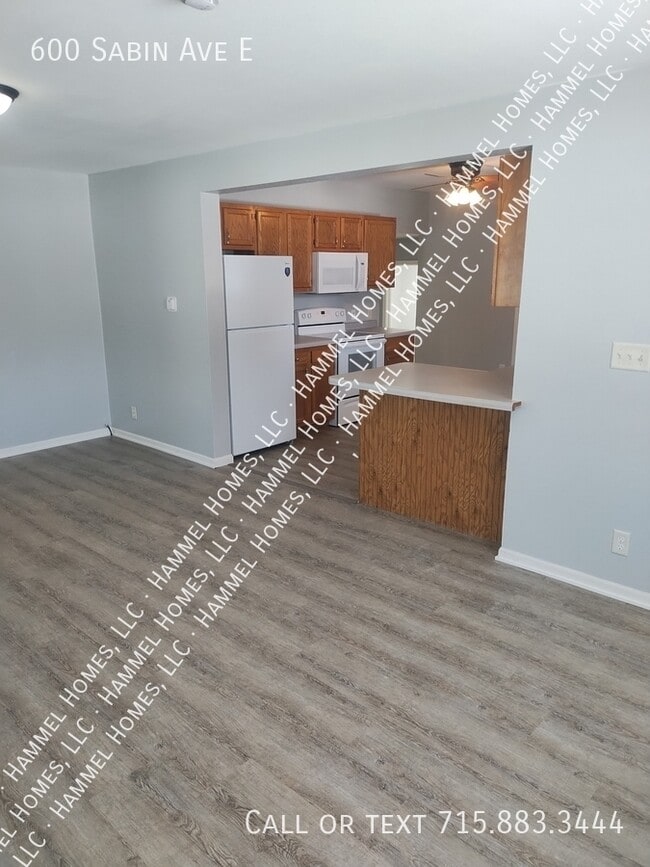 Building Photo - 600 Sabin Ave E