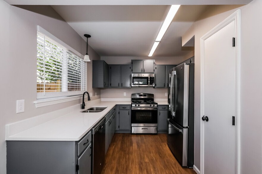 Building Photo - 6502 Woodthrush Dr