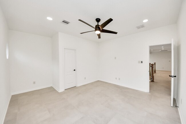 Building Photo - 23514 Bellina Dr