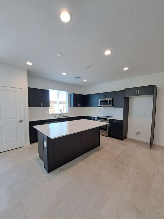 Building Photo - Gorgeous Two-Story Home Near Copper & Willow!