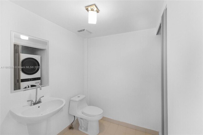 Building Photo - 690 SW 1st Ct