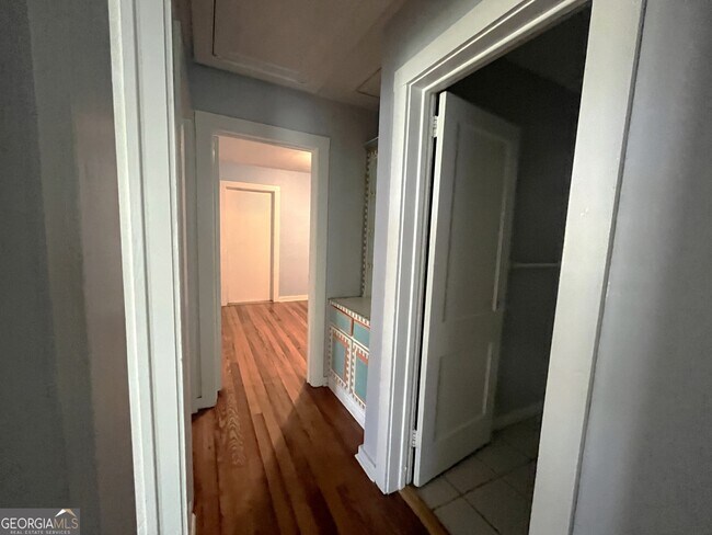 Building Photo - 402 Wheeler St