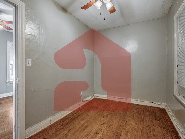 Building Photo - 2309 1/2 N Florida Ave