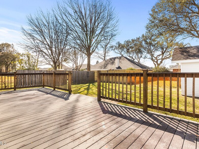 Building Photo - 15095 Cedar Springs Dr