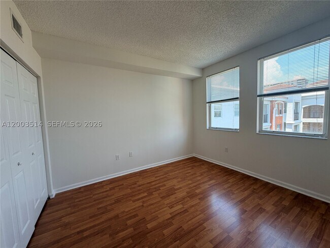Building Photo - 17100 N Bay Rd