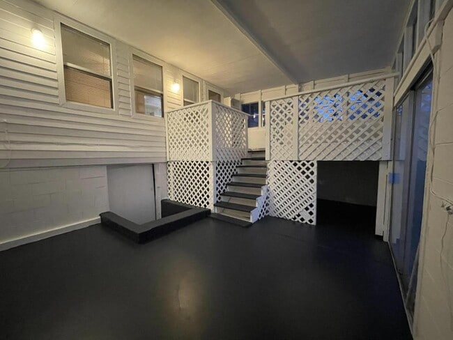 Building Photo - 635 Orville Ave